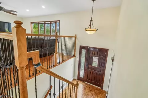 2 Marc Ct, Edison, NJ 08820 photo 2