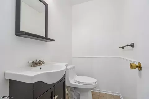 2 Marc Ct, Edison, NJ 08820 photo 17