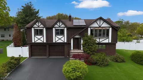 2 Marc Ct, Edison, NJ 08820