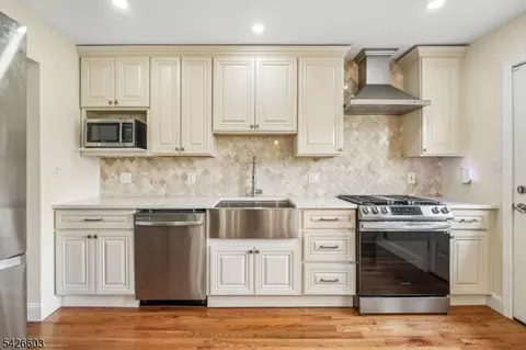 2 Marc Ct, Edison, NJ 08820 photo 13