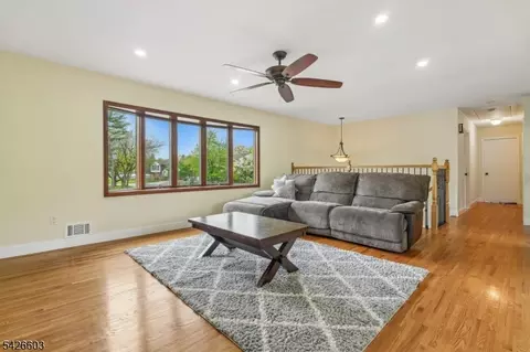 2 Marc Ct, Edison, NJ 08820 photo 3
