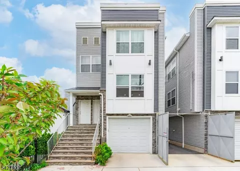 301 N 13th St, Newark, NJ 07107