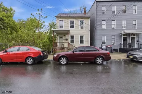 31 Hillman St, Paterson, NJ 07522