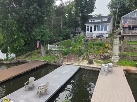 330 Lakeside Ave # A, Hopatcong Boro, NJ 07821