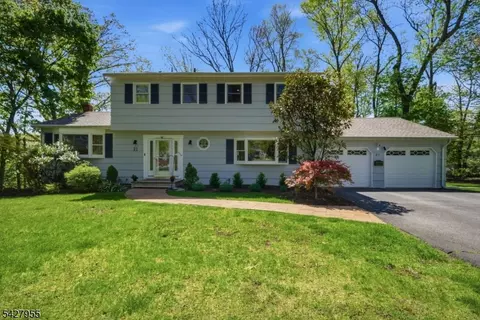 21 Robin Hood Rd, Morris Plains, NJ 07950