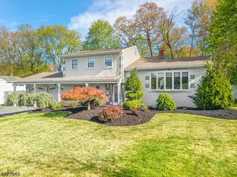 19 Harwood Pl, Wayne, NJ 07470