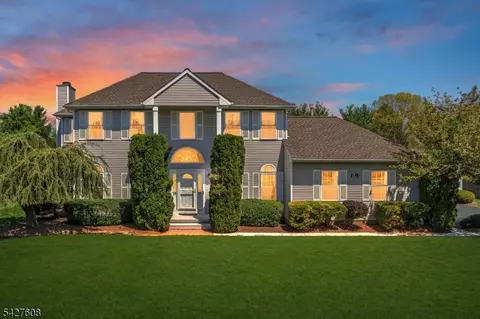 14 Zeller Dr, Somerset, NJ 08873