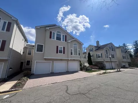 66 Witherspoon Ct, Morristown, NJ 07960