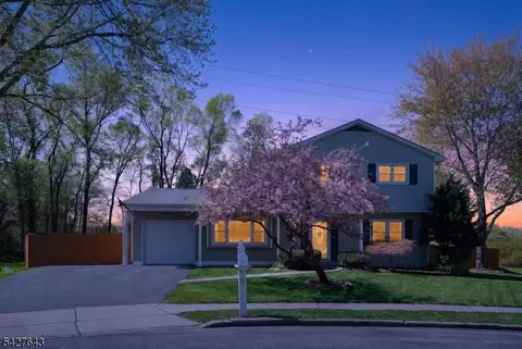 8 Lee Ct, Flanders, NJ 07836