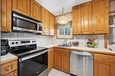 Kitchen - 77 Brooklyn Rd, Stanhope, NJ 07874 photo 2 of 2