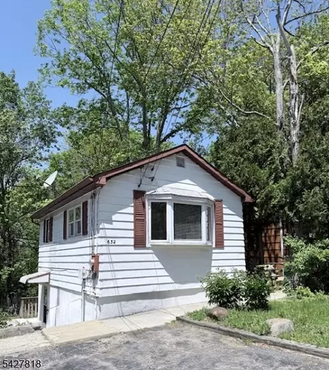 632 Brooklyn Mountain Rd, Hopatcong, NJ 07843