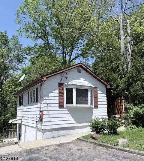 632 Brooklyn Mountain Rd, Hopatcong, NJ 07843