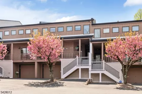 1253 Stephanie Dr, Caldwell, NJ 07006