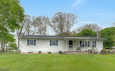 5 Decker Rd, Phillipsburg, NJ 08865