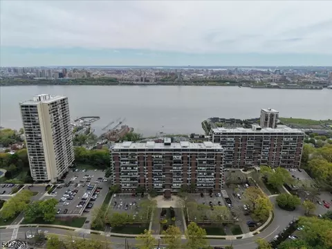 2 Horizon Rd, Fort Lee, NJ 07024