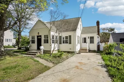 101 Ravine Dr, Matawan, NJ 07747