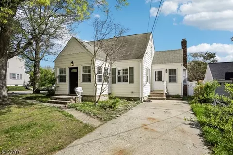 101 Ravine Dr, Matawan, NJ 07747