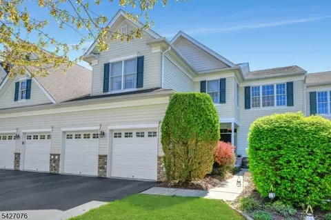 18 Mackenzie Ln, Denville, NJ 07834