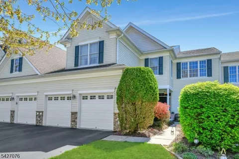 18 Mackenzie Ln, Denville, NJ 07834
