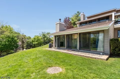 57 Overlook Dr, Clinton, NJ 08809