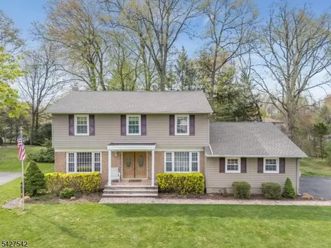 5 Ashlyn Rd, Parsippany, NJ 07054