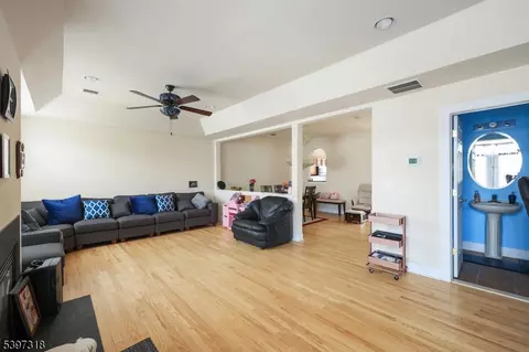 1427 Barnhardt Ln, Rahway, NJ 07065