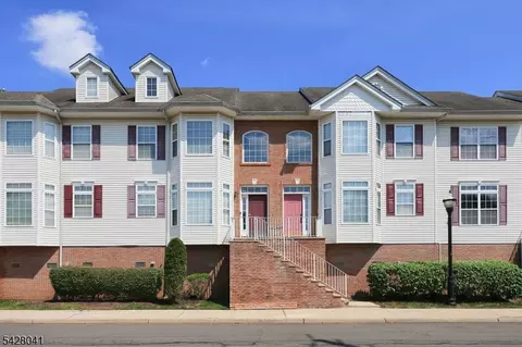 1427 Barnhardt Ln, Rahway, NJ 07065