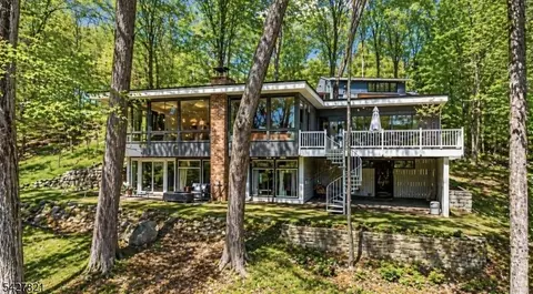 11 Bott Ln, Towaco, NJ 07082