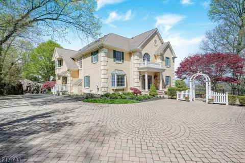 67 Mallard Dr, Hackettstown, NJ 07840