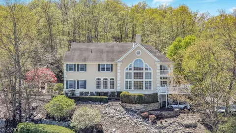 67 Mallard Dr, Hackettstown, NJ 07840