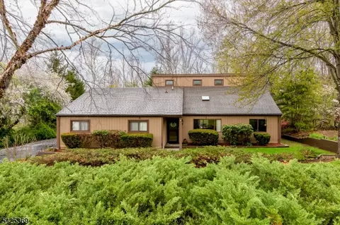 11 Fox Run Rd, Glen Gardner, NJ 08826