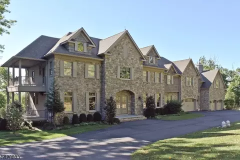 2 Chilton Rd, Chester, NJ 07930
