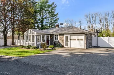 54 Academy Ln, Chester, NJ 07930