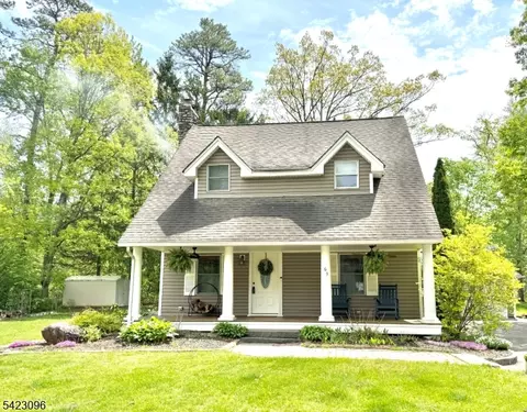63 Ramapo Rd, Hewitt, NJ 07421