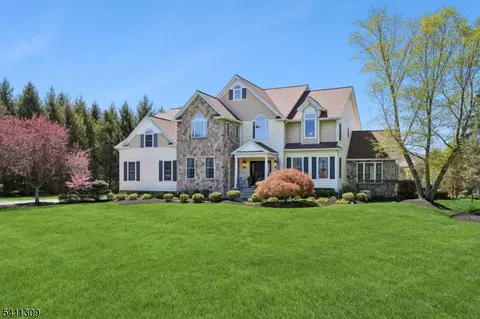 1 Jordan Ct, Long Valley, NJ 07853