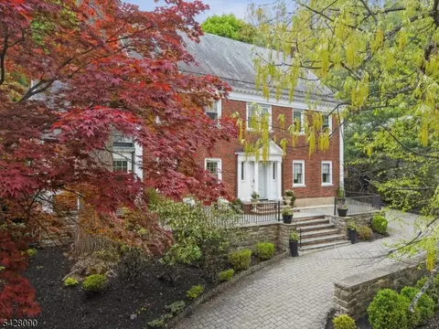 174 Highland Ave, Montclair, NJ 07042