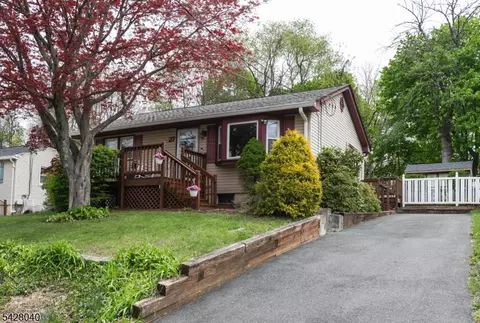 27 E Shore Trl, Stockholm, NJ 07460