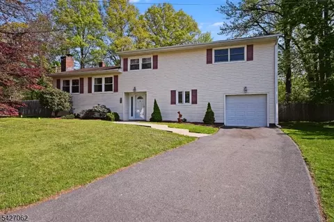 12 Emerald Ct, Clark, NJ 07066