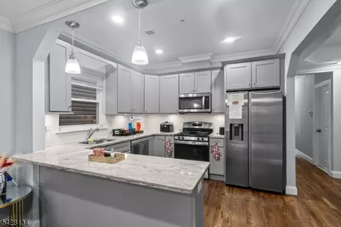 267 S 10th St, Newark, NJ 07103