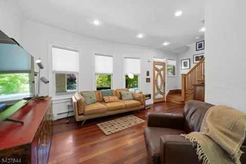 76 High St, Nutley, NJ 07110 photo 8