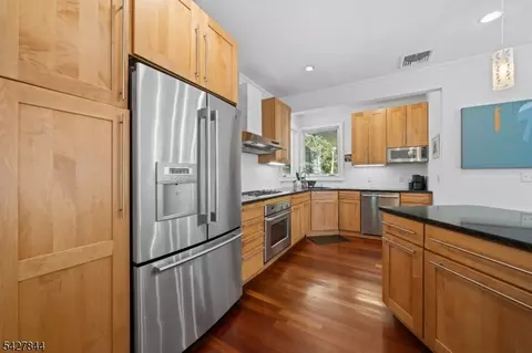 76 High St, Nutley, NJ 07110 photo 14