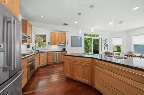 76 High St, Nutley, NJ 07110 photo 13