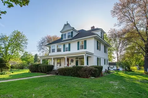 35 Eyland Ave, Succasunna, NJ 07876