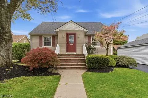 2 Oakwood Pl, North Brunswick Twp, NJ 08902
