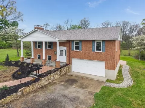 34 Berk Ln, Glen Gardner, NJ 08826
