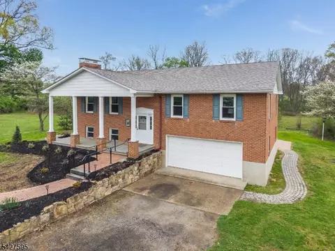 34 Berk Ln, Glen Gardner, NJ 08826