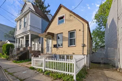 11 Tichenor Ter, Irvington, NJ 07111