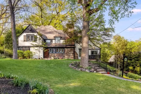 5 Fairview Ter, Maplewood, NJ 07040