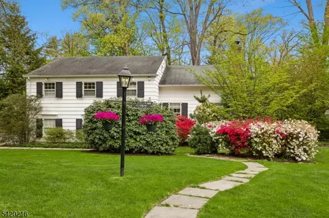 23 Club Dr, Summit, NJ 07901
