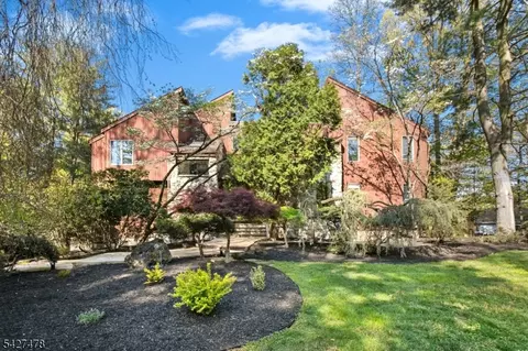 25 Ravenswood Ln, Scotch Plains, NJ 07076
